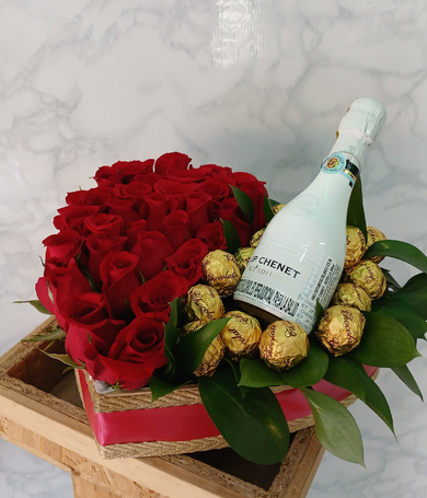 008-Corazon mediano de rosas con champagne y chocolates
