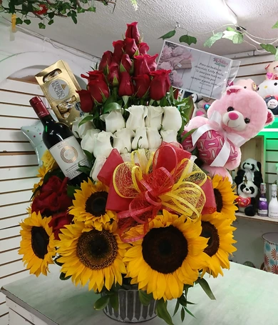 038-Piramide con girasoles rosas y complementos