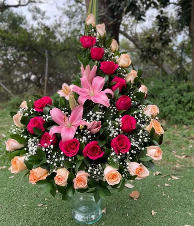 044-Media luna de rosas con lirios