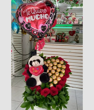 045-Corazon de rosas con chocolates y peluche
