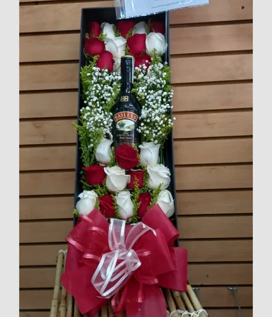 078-Caja de rosas con Baileys Irish Cream