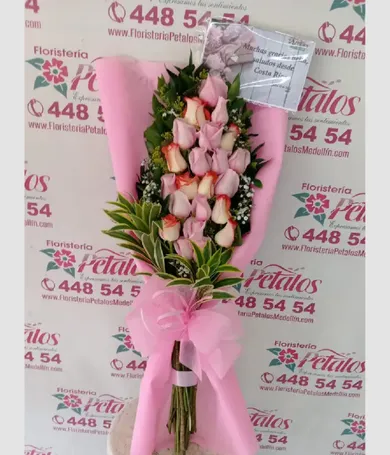 088-Ramillete de 24 rosas