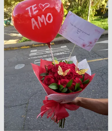 094-Bouquet con mariposas