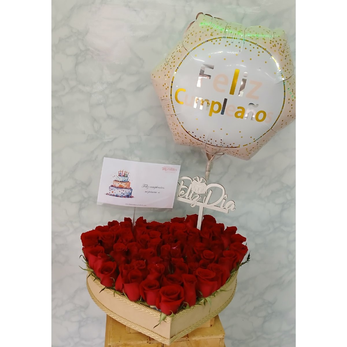 Corazón grande de rosas rojas