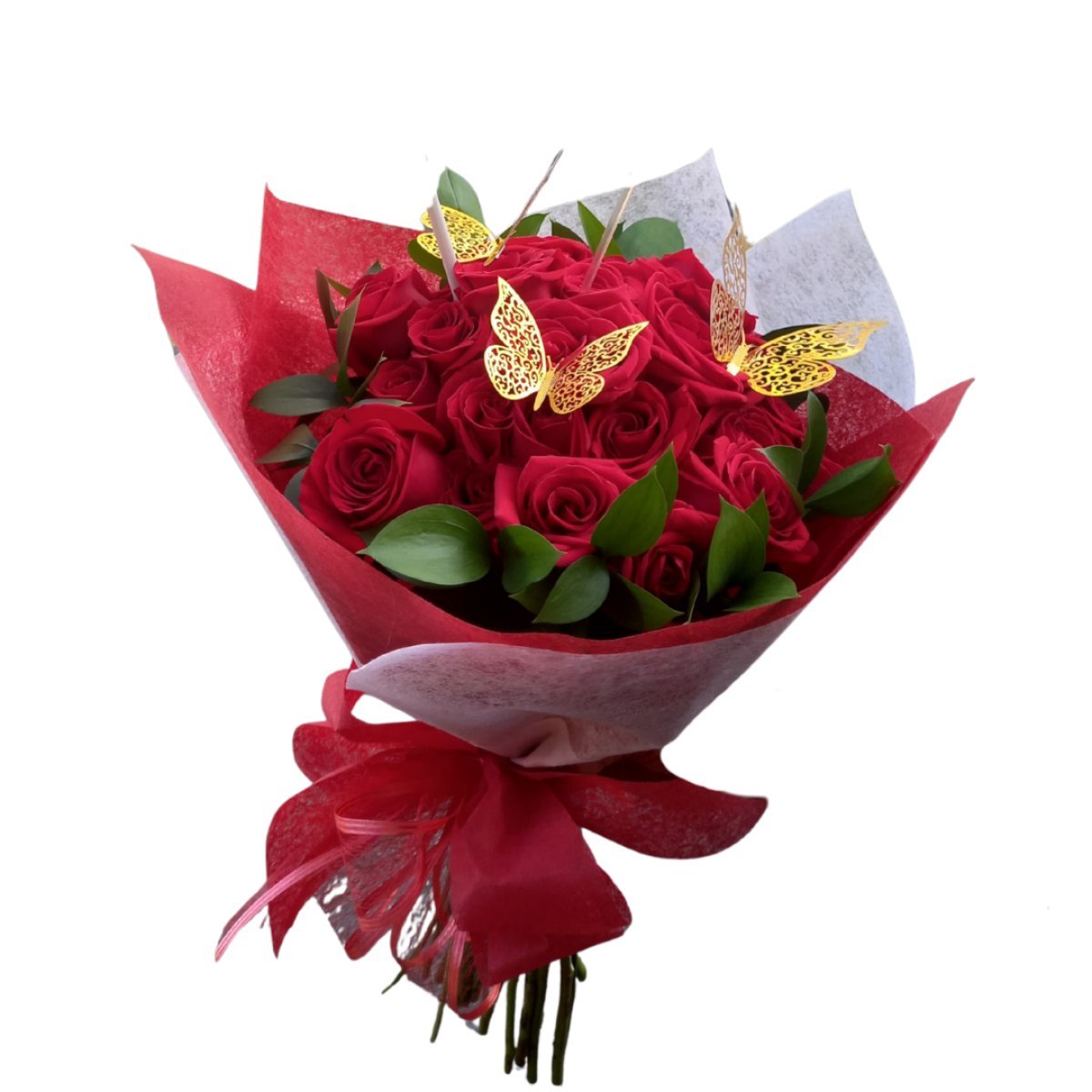 Boquet de rosas con mariposas decorativas