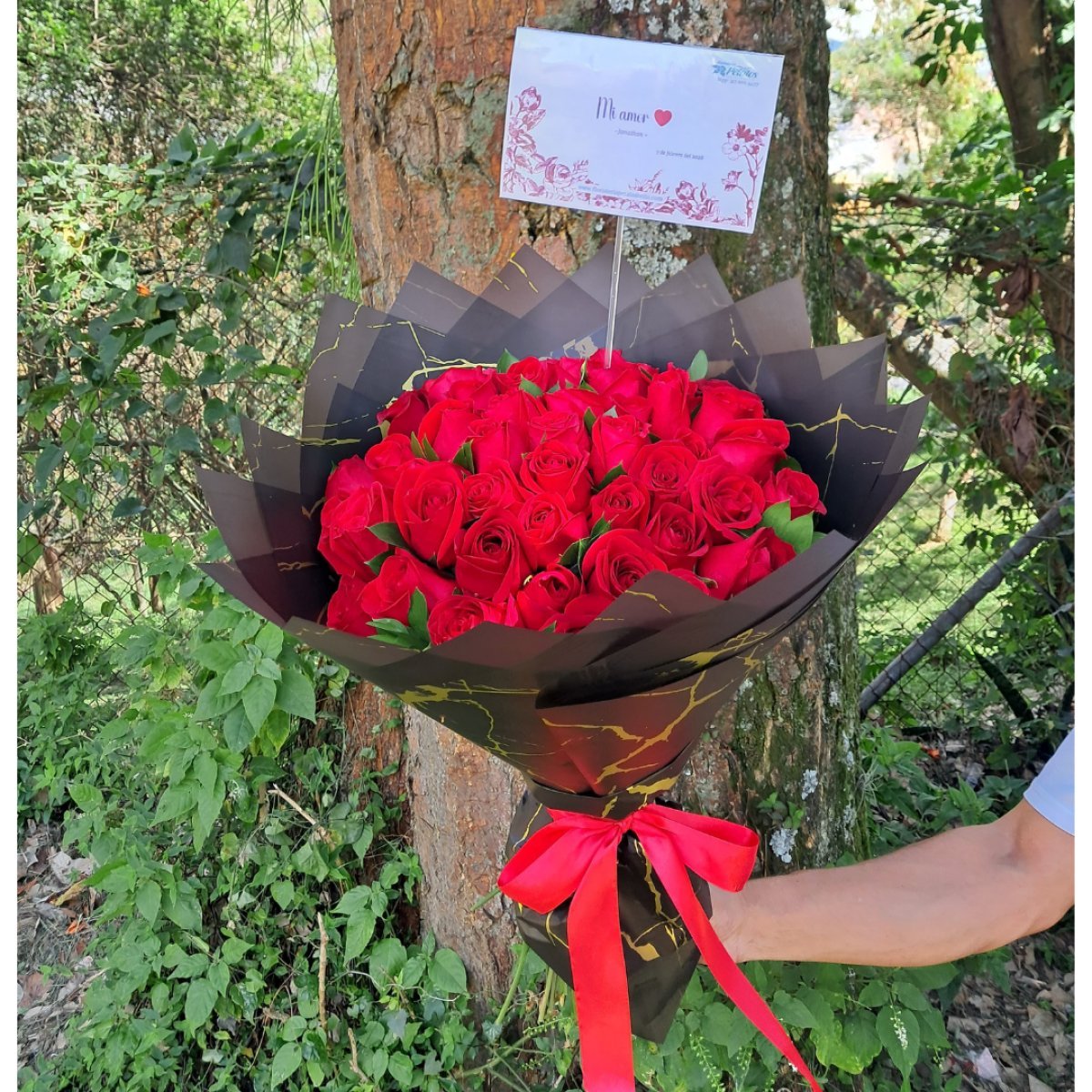 Bouquet buchona de 50 rosas rojas