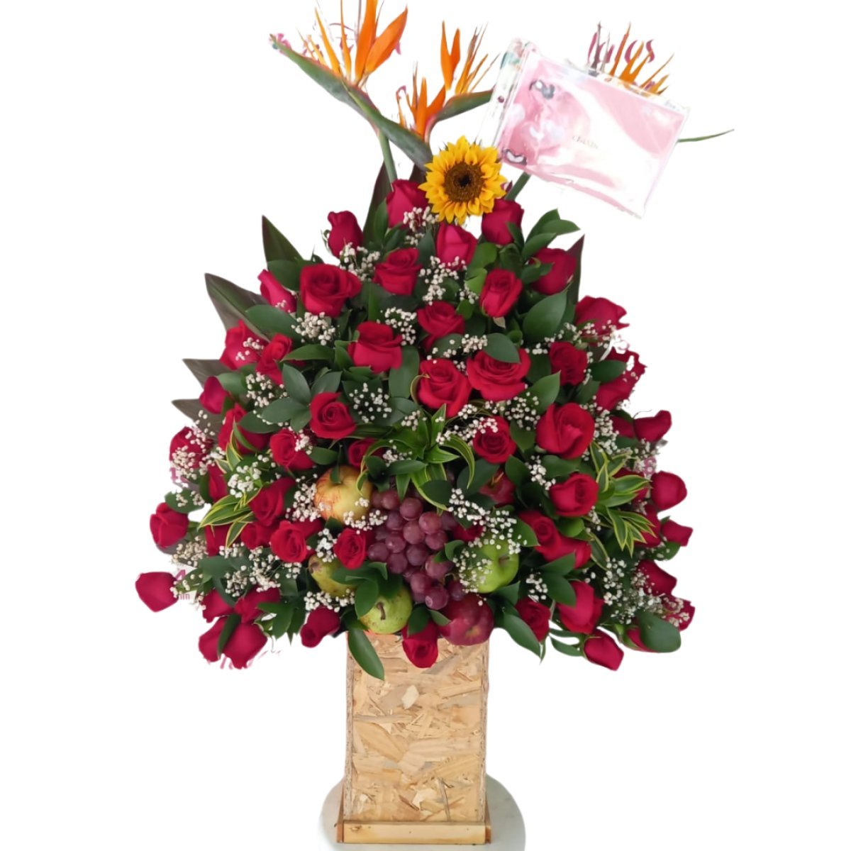Pirámide exótica de rosas con frutas